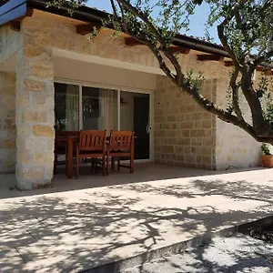 Apartament Morovi Dvori, Drage